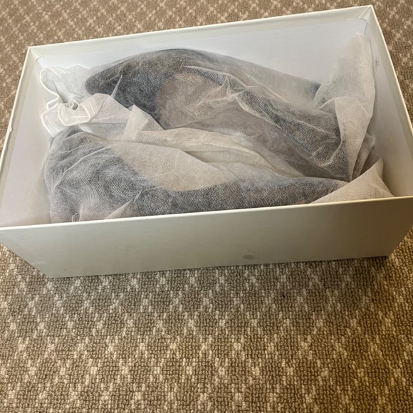 LK  Bennett Floret Black Patent Pump Size 6.5  (36.5 EU) - Picture 4 of 7